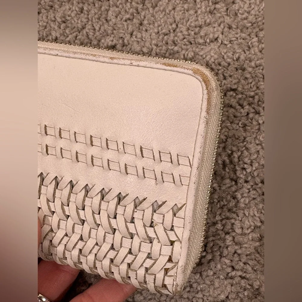 Coach Resort White Woven Leather Wallet with Metal Coach‎ Logo